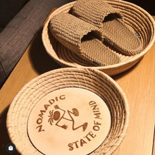 Cargar imagen en el visor de la galería, Sandalia pantufla Slippa Camel