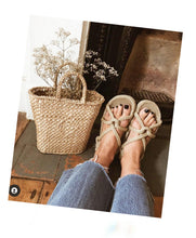 Cargar imagen en el visor de la galería, Mountain momma Camel