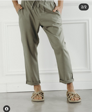 Cargar imagen en el visor de la galería, Mountain momma Camel