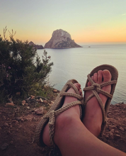 Cargar imagen en el visor de la galería, Mountain momma Camel