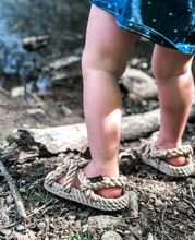 Cargar imagen en el visor de la galería, Sandalia niño o niña modelo Mountain Momma